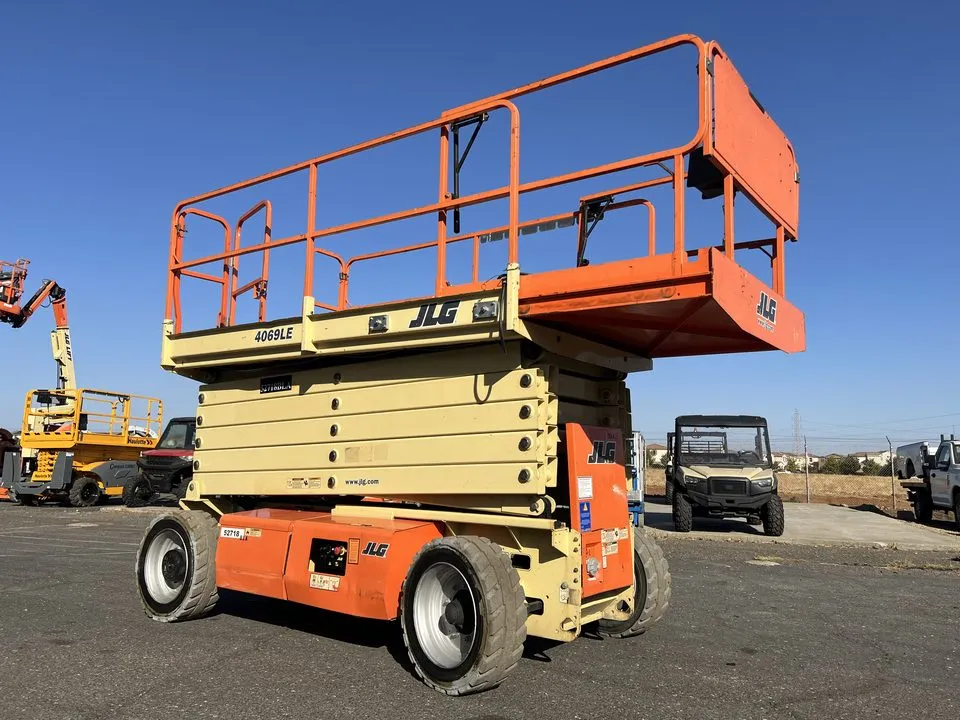 2017 JLG 4069LE