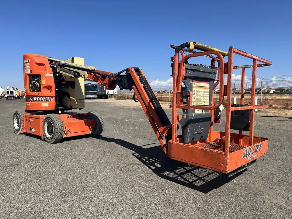 2013 JLG E300AJP