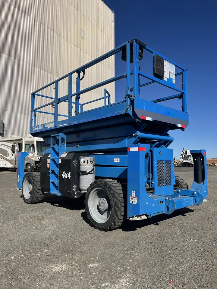 2018 Genie GS-4390