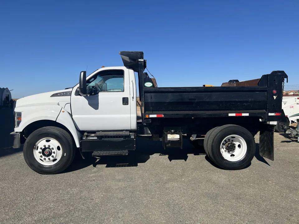 2018 Ford F-750 Dump — photo 2