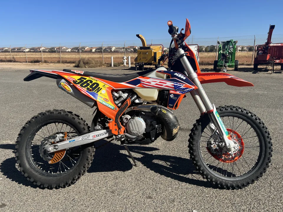 2022 KTM 300 XC-W — photo 2