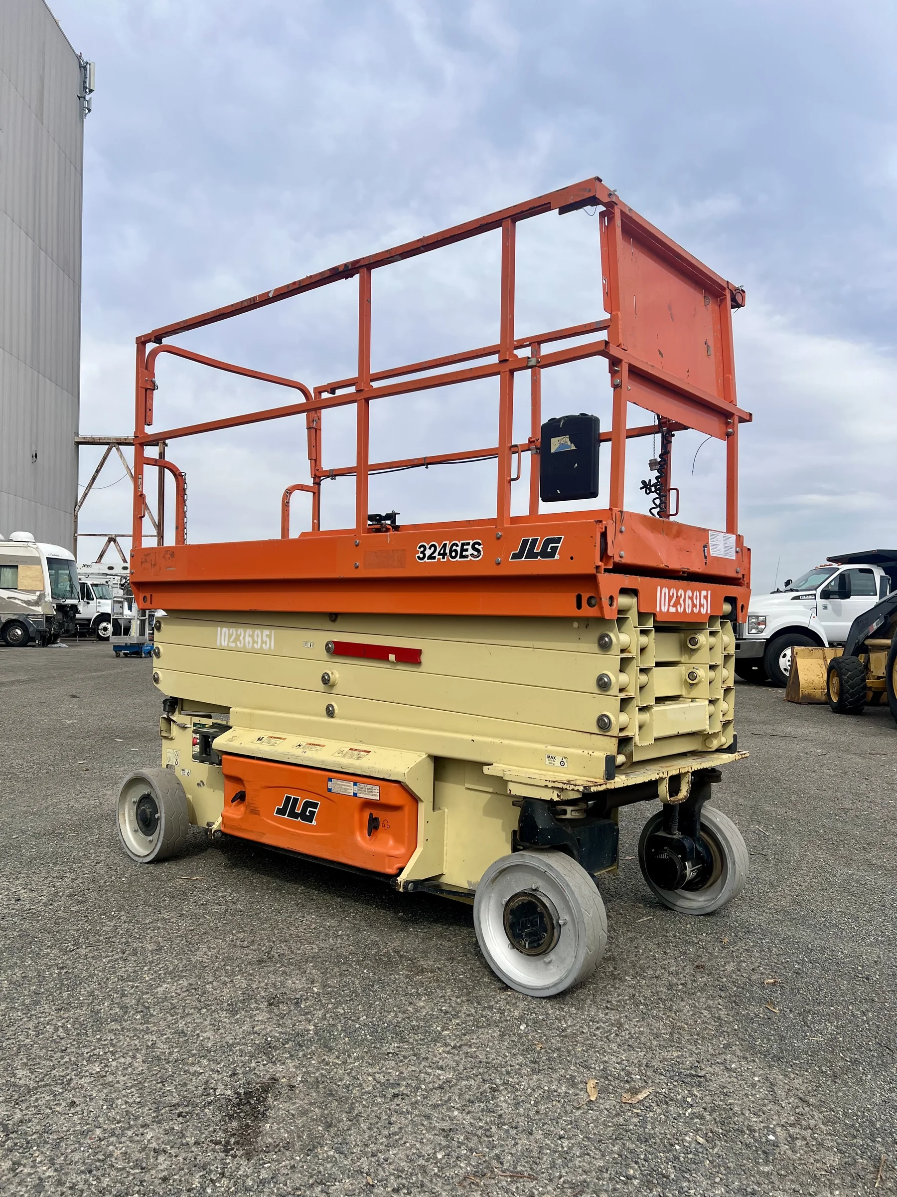 2018 JLG 3246ES