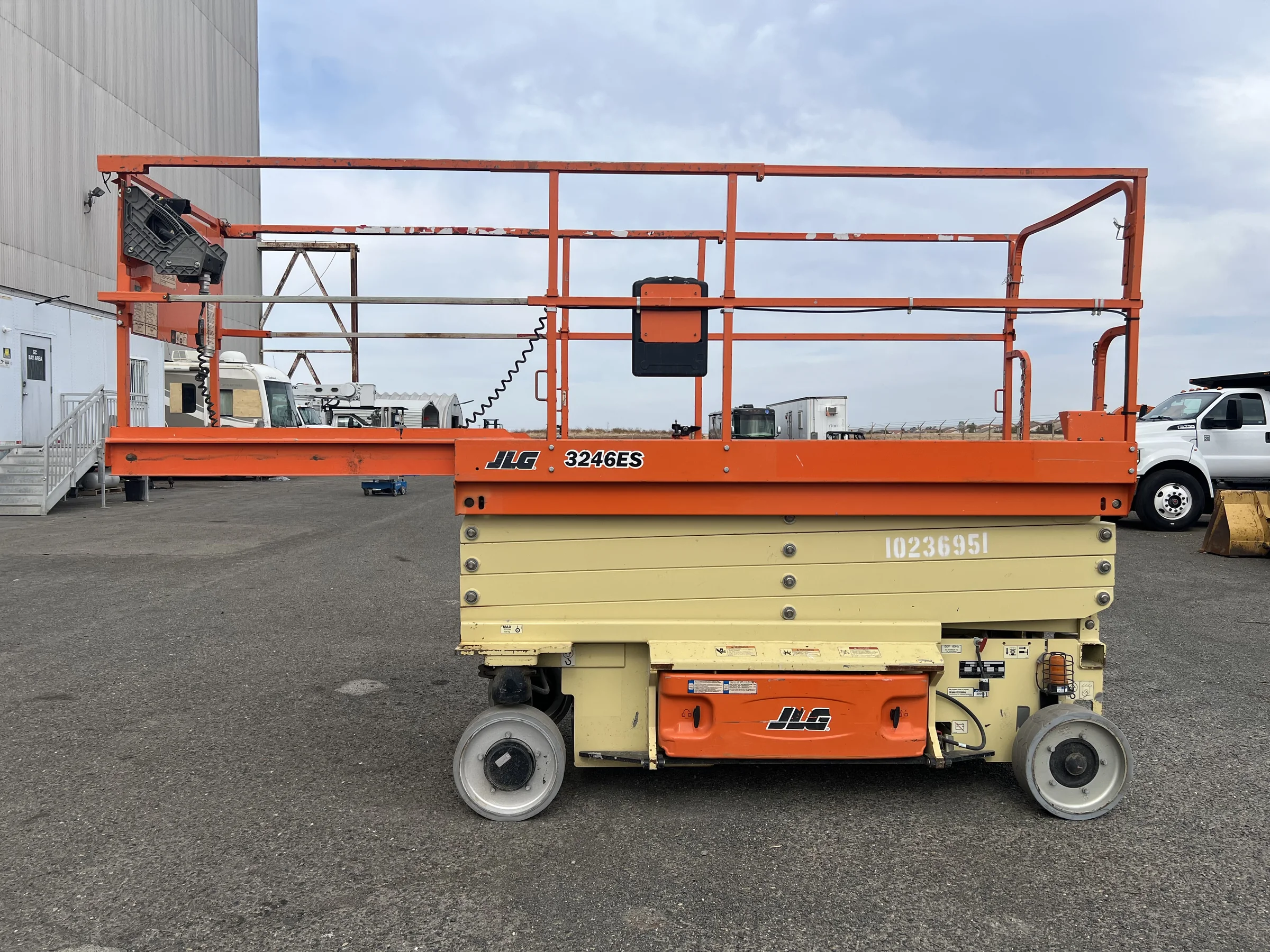 2018 JLG 3246ES — photo 2