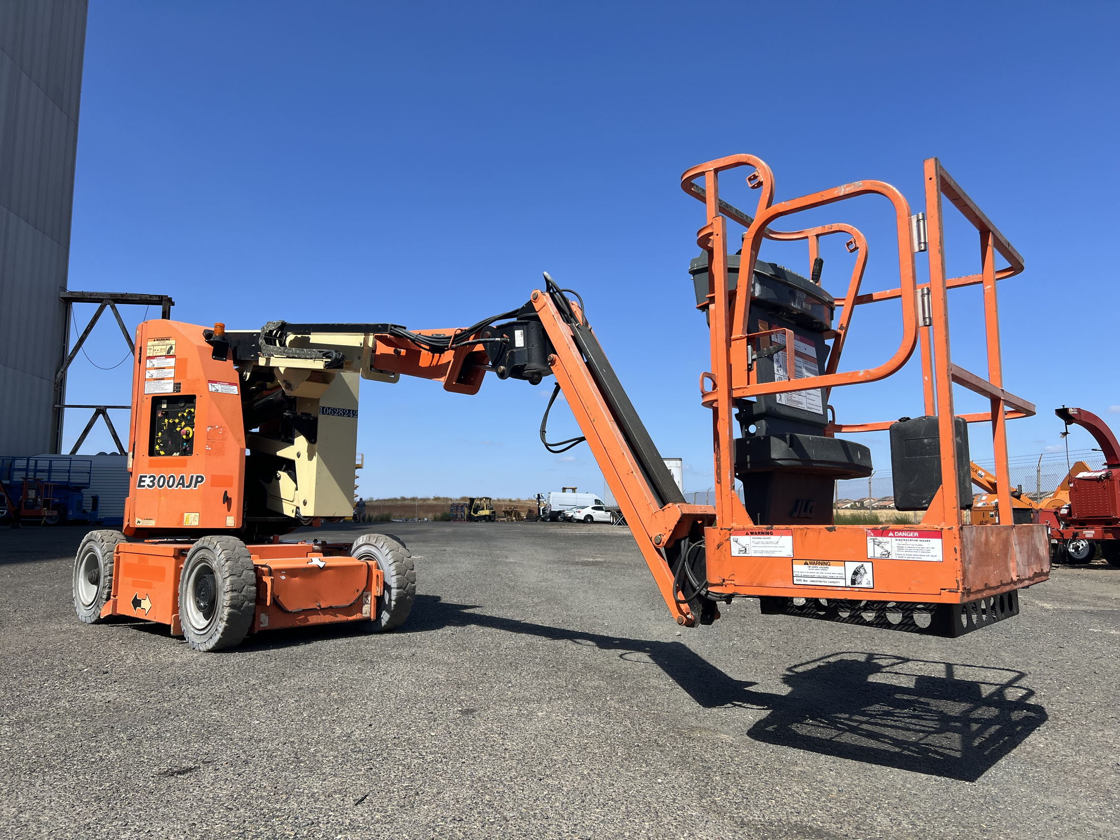2017 JLG E300AJP — photo 1